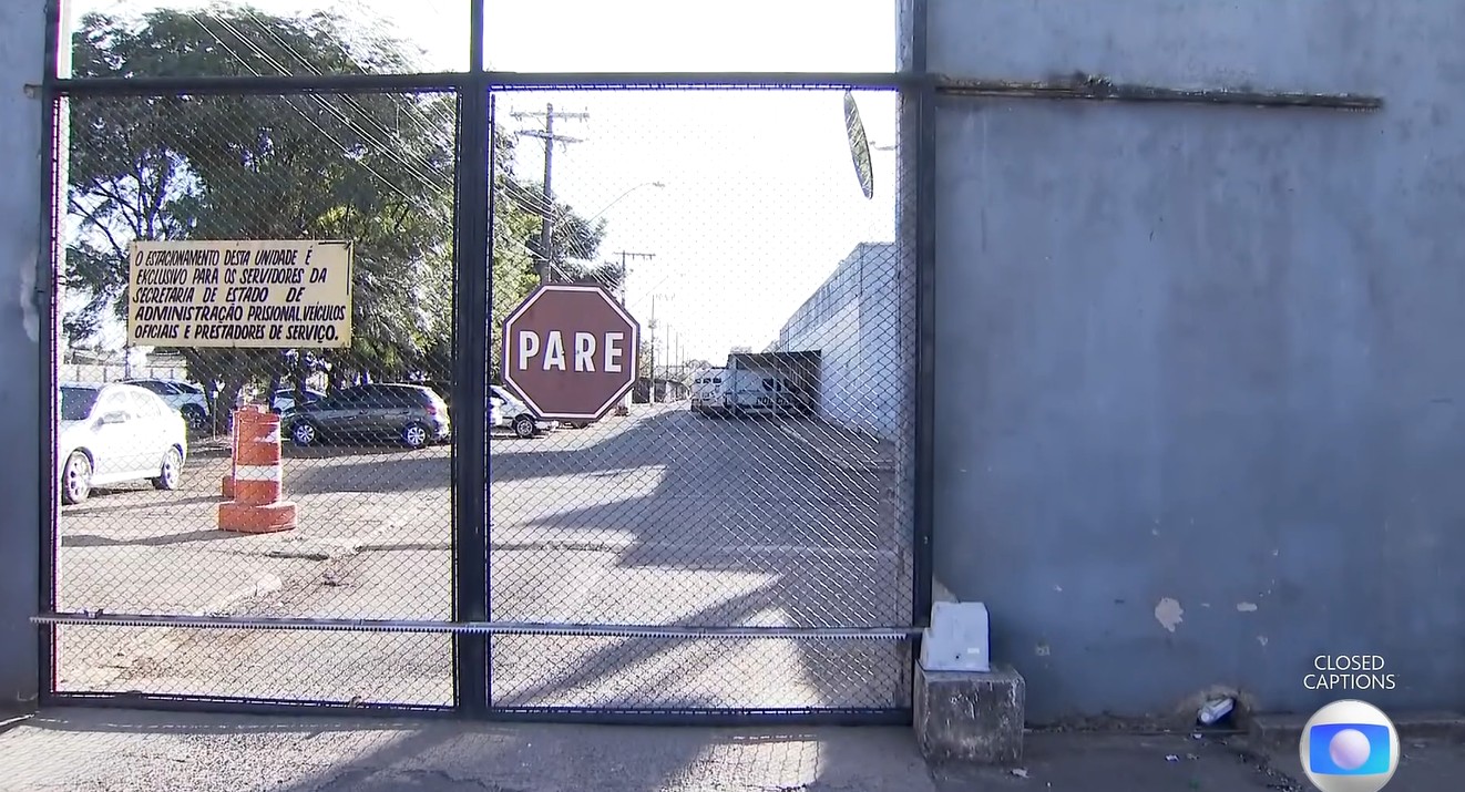Homem que destruiu relógio no 8 de janeiro volta para o presídio 