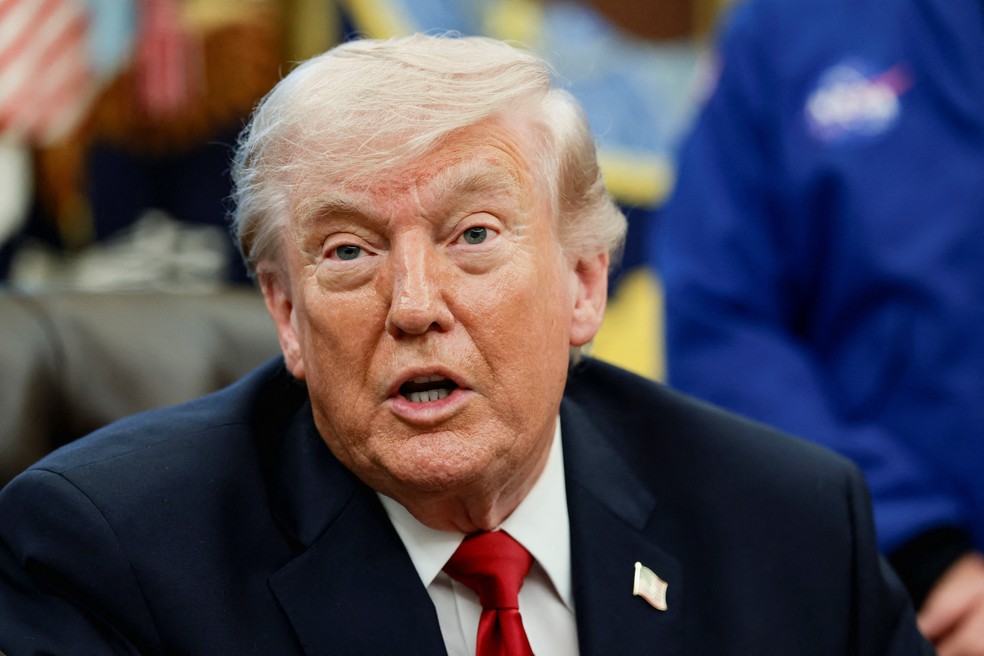Trump recebe astronautas da Artemis II no Salão Oval da Casa Branca — Foto: Reuters/Evelyn Hockstein