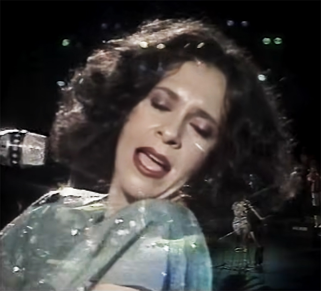Gal Costa reverbera fase tropical entre rumbas e marchas de raro registro de show feito em Buenos Aires em 1985