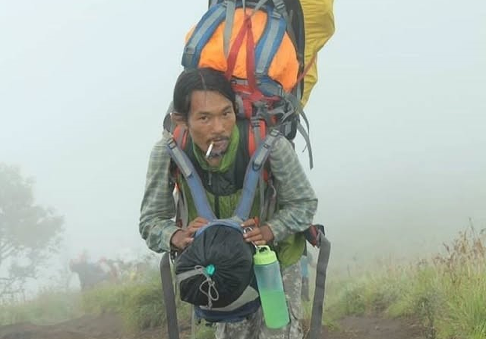 Agam, alpinista e guia na Indonésia — Foto: Redes sociais