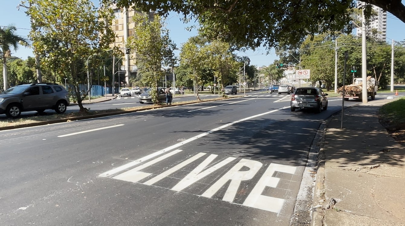 Piracicaba inicia implantação de faixas livres para conversão à direita no sinal vermelho