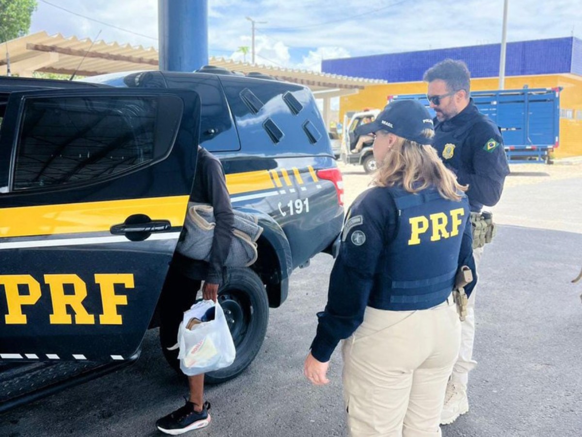 PRF resgata andarilho em situação de risco na BR-104 após viagem do Rio de Janeiro até Caruaru
