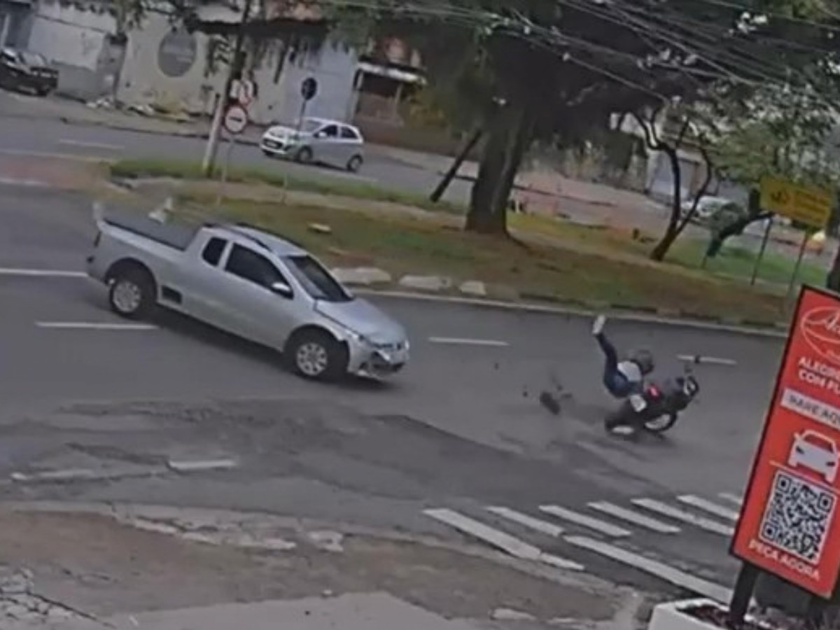VÍDEO: motociclista 'voa' após ser atingido por carro em avenida de Campinas