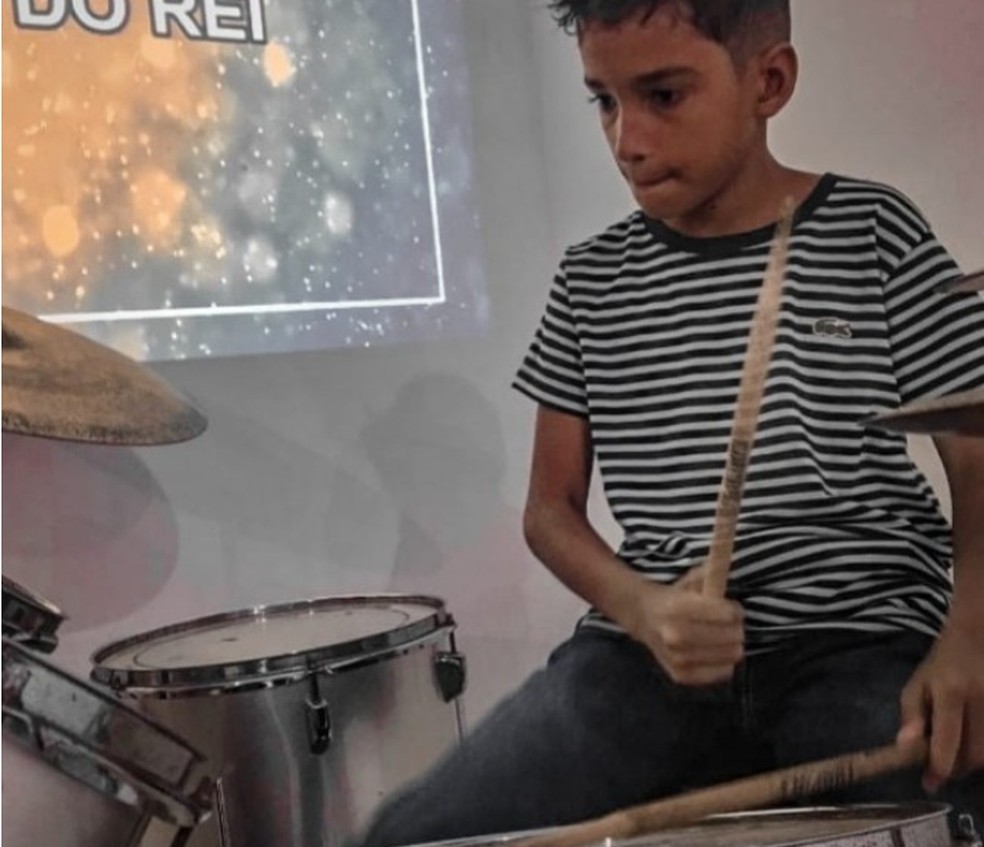 Adolescente tocava bateria em igreja na RMS — Foto: Redes sociais