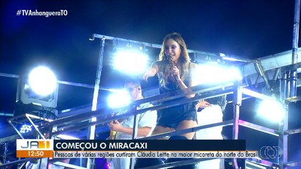 Claudia Leitte agita foliões na primeira noite do Miracaxi