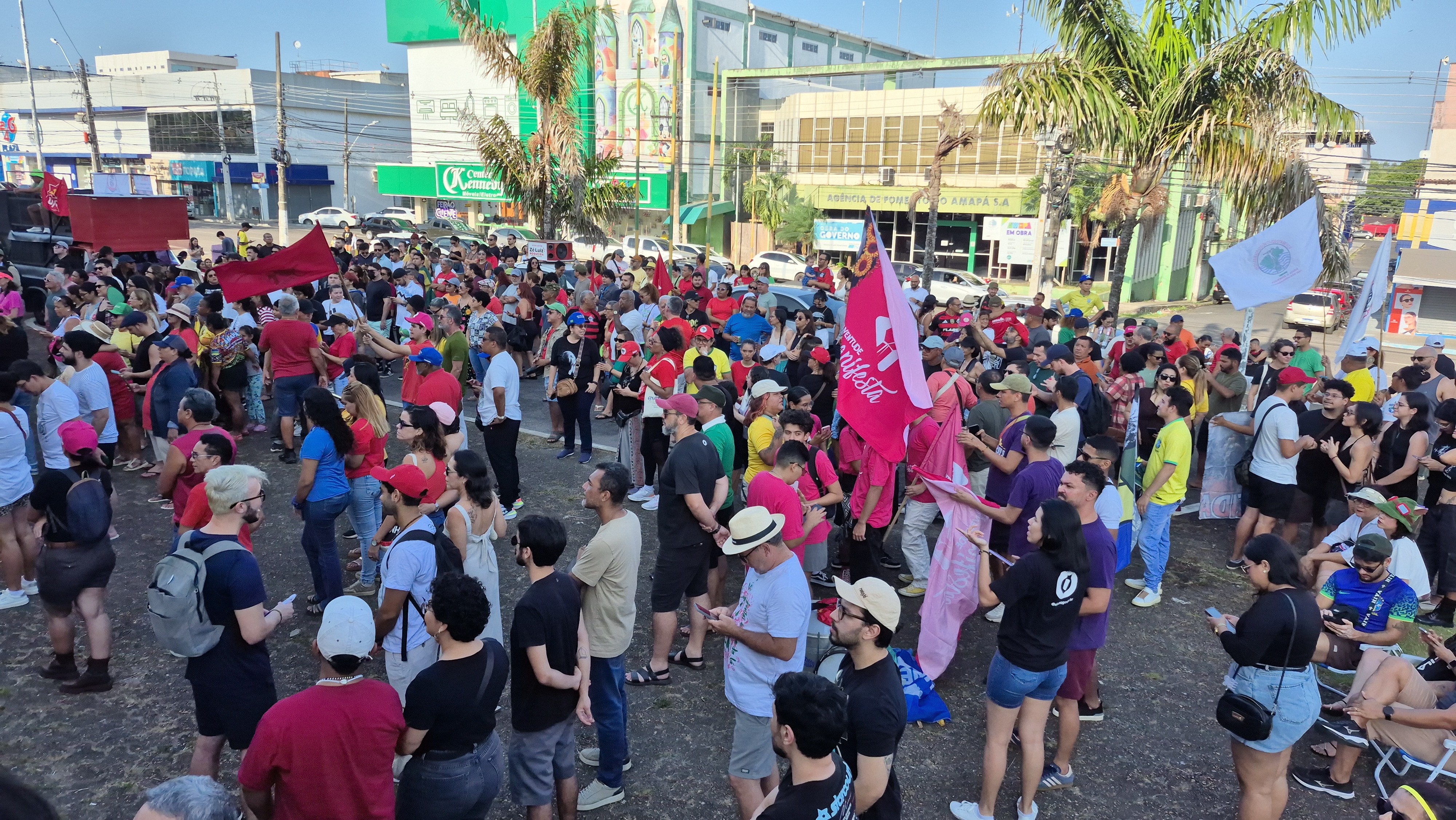 Manifestantes fazem ato contra PEC da Blindagem e PL da Anistia em Macapá