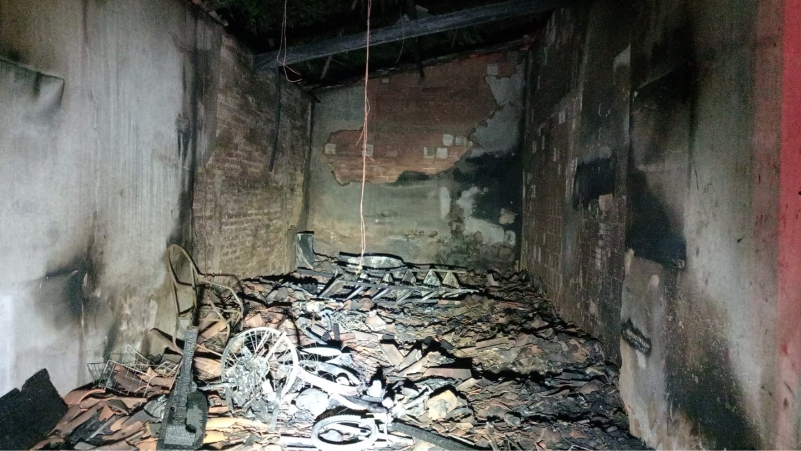 Incêndio destrói loja de peças de motos no interior do Piauí