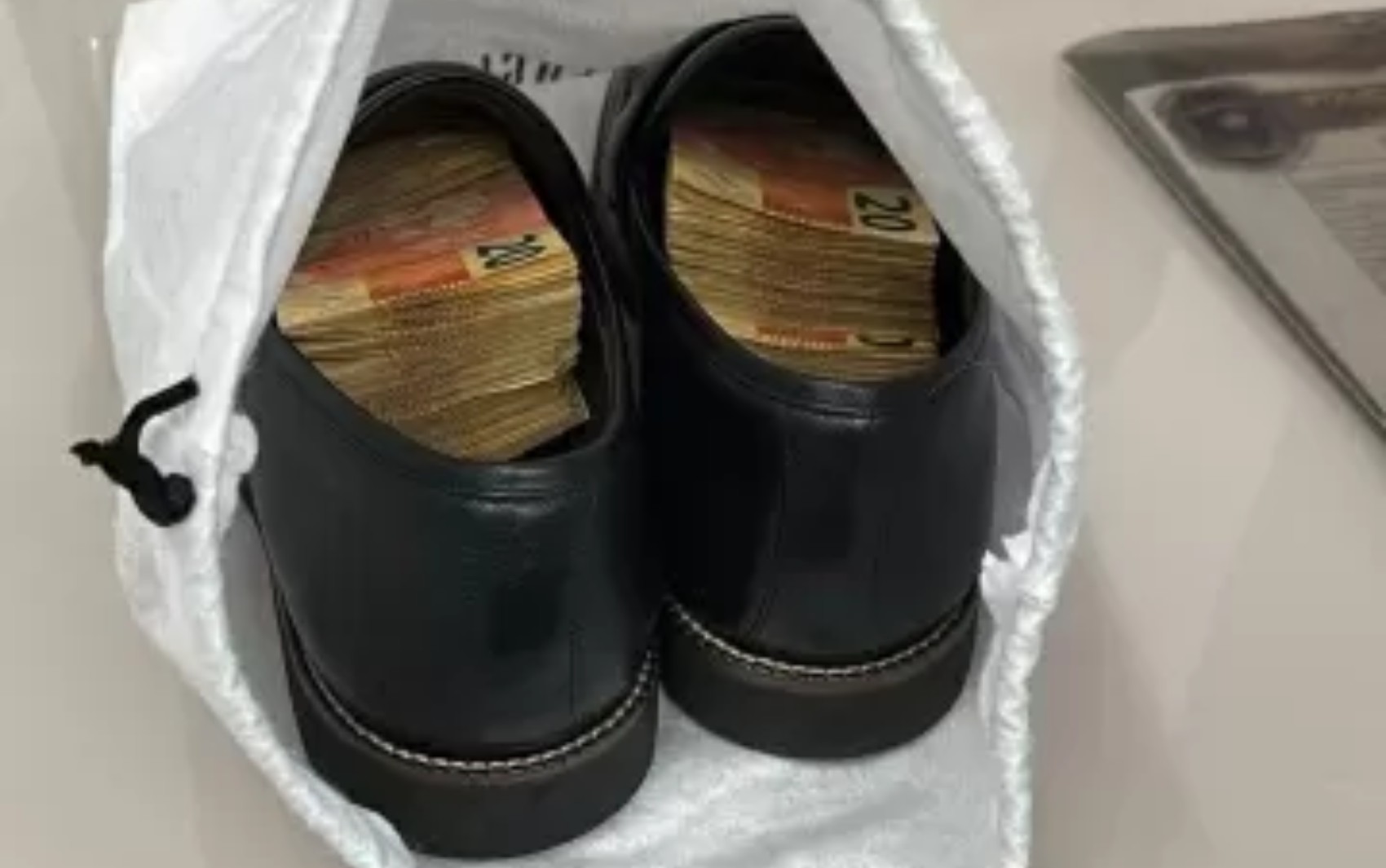 Dinheiro dentro de sapato e buscas em empreiteira e em prédio de luxo: veja detalhes da quinta fase de operação da PF na Bahia 
