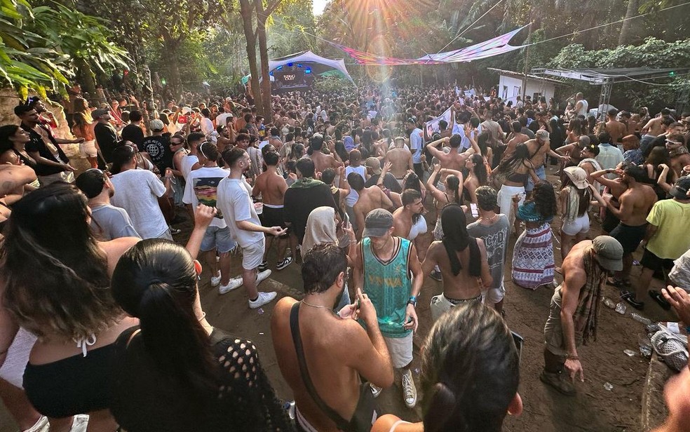 Festa eletrônica voltada para o público israelense em Morro de São Paulo — Foto: Evertton Pacheco