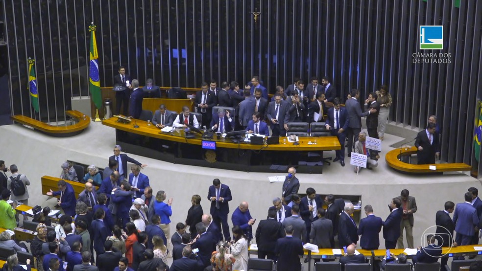 Reforma tributária: empresas e especialistas em impostos manifestam preocupação com artigo incluído na proposta — Foto: Jornal Nacional/ Reprodução