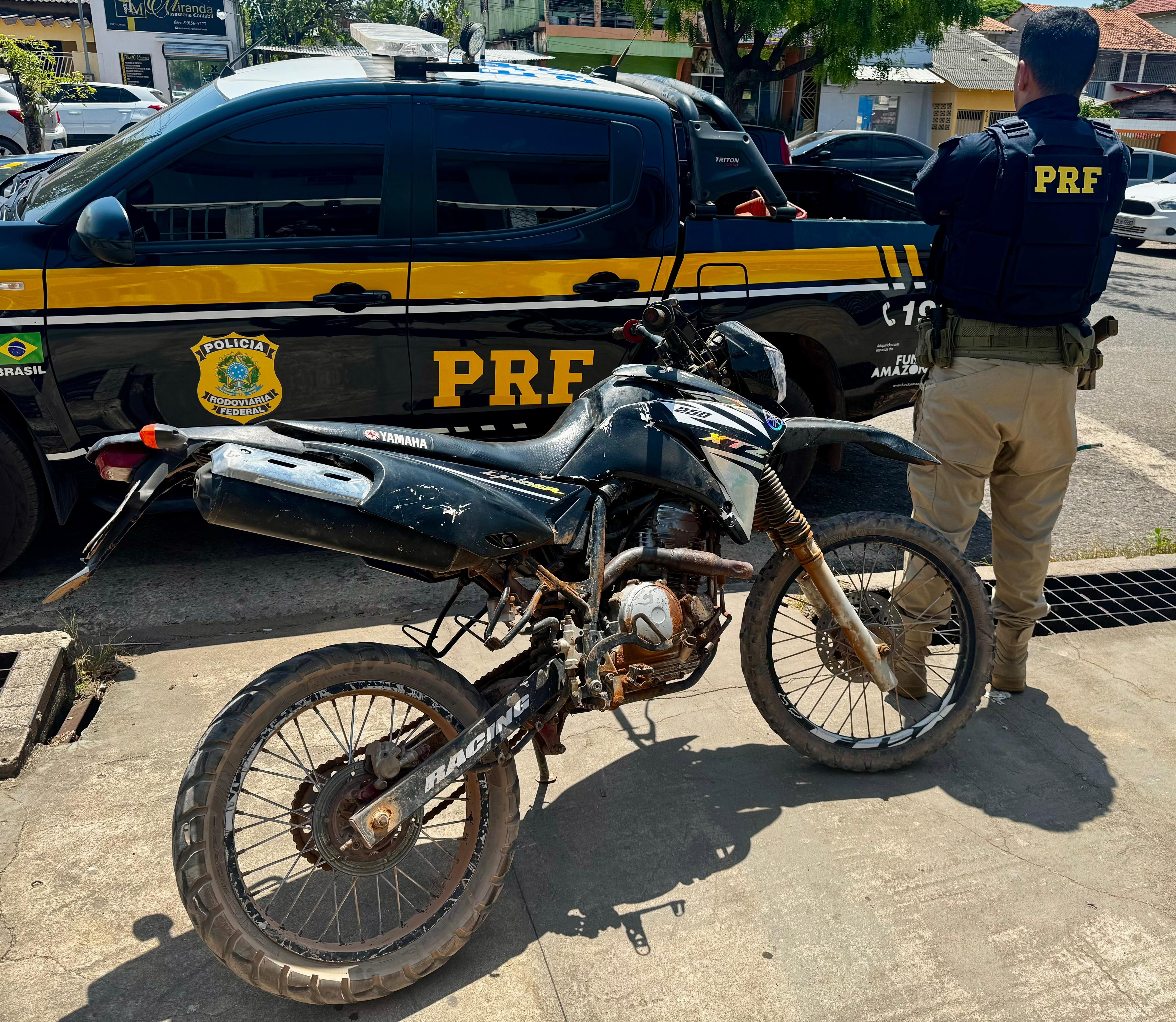 PRF recupera motocicleta furtada no Amazonas durante abordagem na BR-163, em Santarém