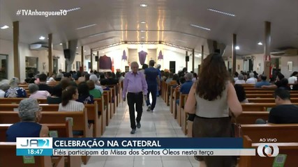Fiéis participam da Missa dos Santos Óleos na Catedral de Palmas