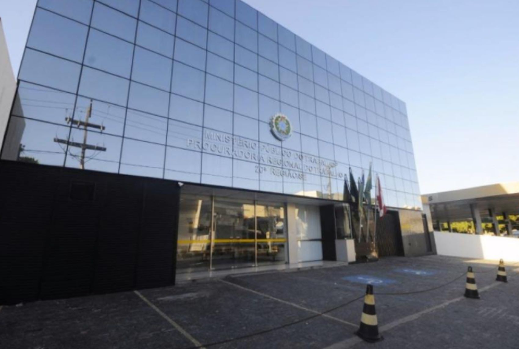 MPT-SE move ação contra Lojas Americanas por excesso de jornada de trabalho