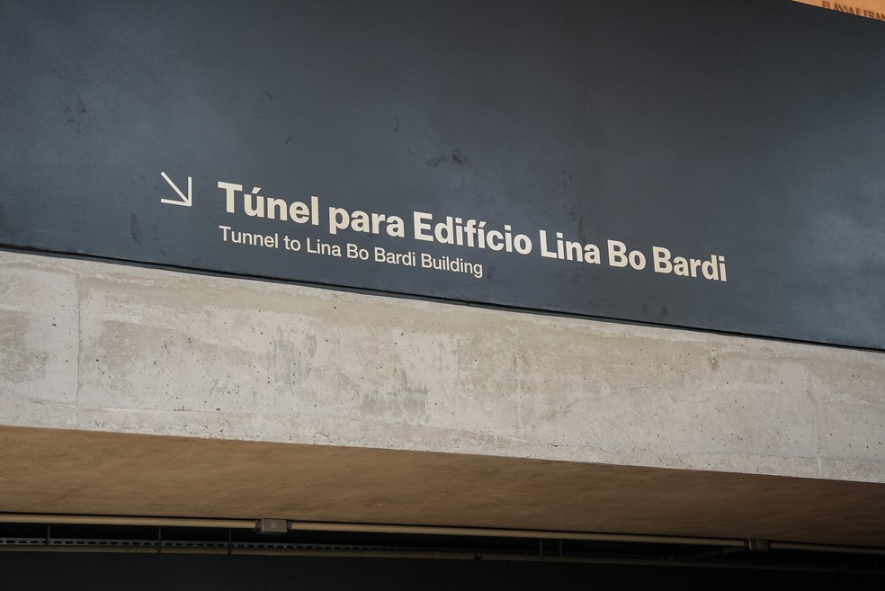 Sinalização do túnel que dá acesso ao Edifício Lina Bo Bardi. — Foto: Fábio Tito/ g1