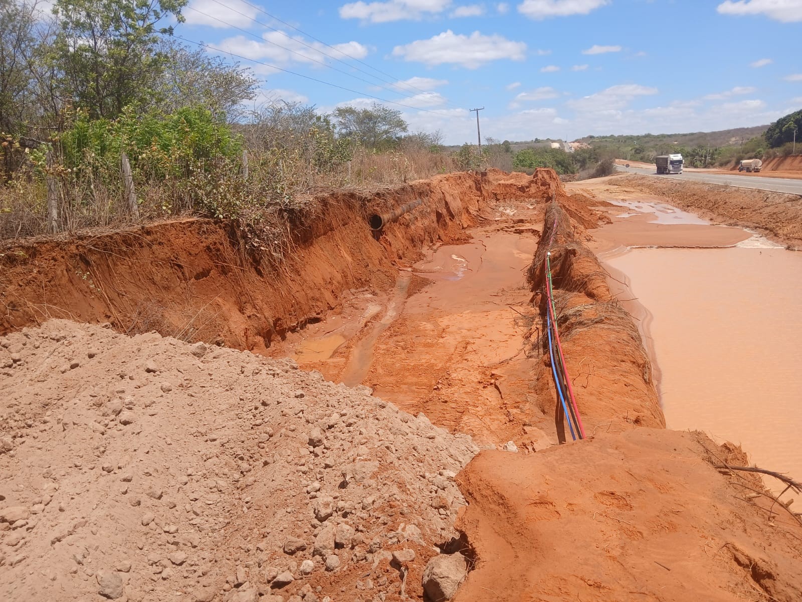 Adutora rompe e interrompe abastecimento de água em Mossoró, Assu e Serra do Mel