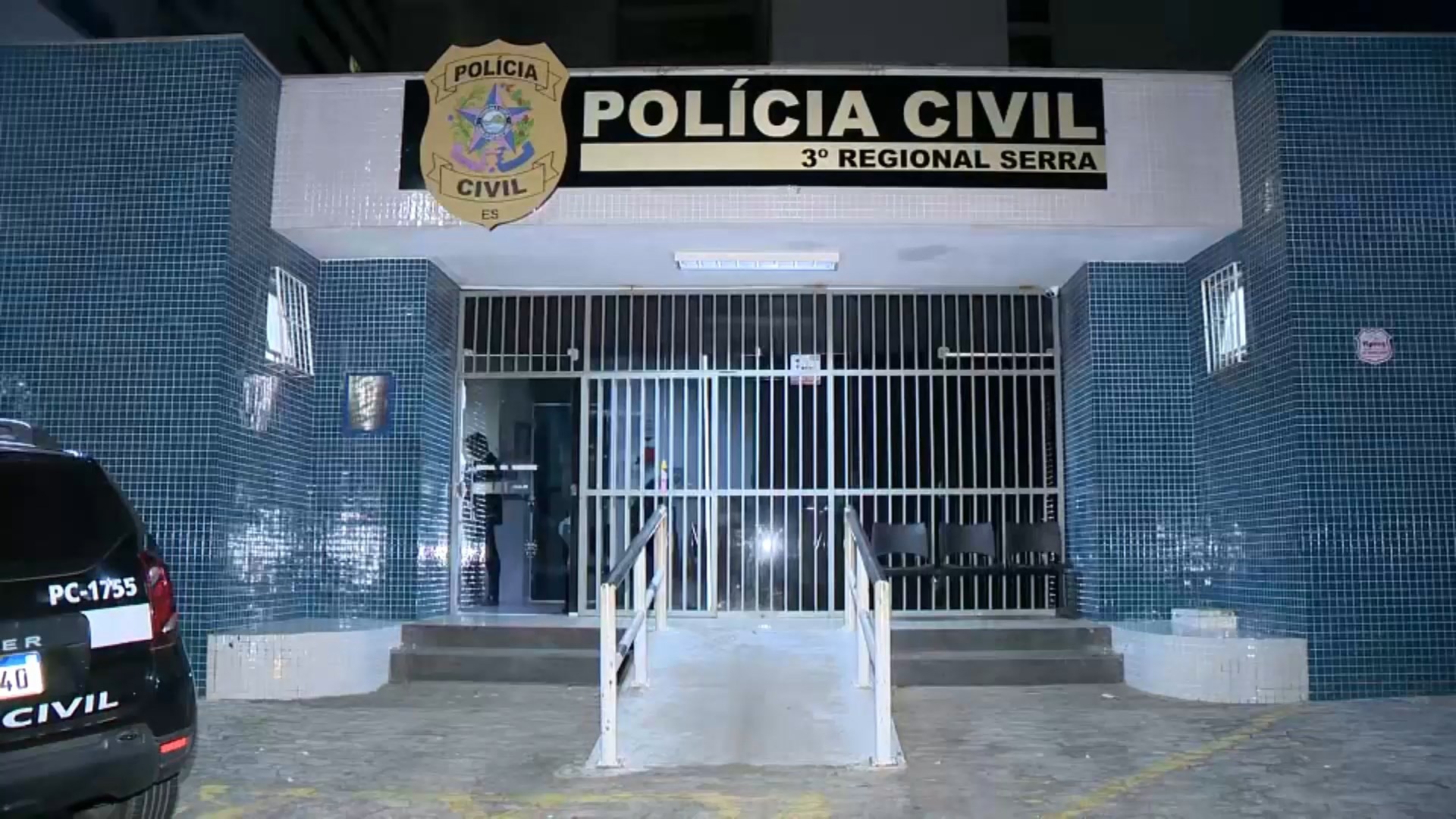 Homem é preso ao tentar furtar camisa do Flamengo e esconder na cueca, na Serra
