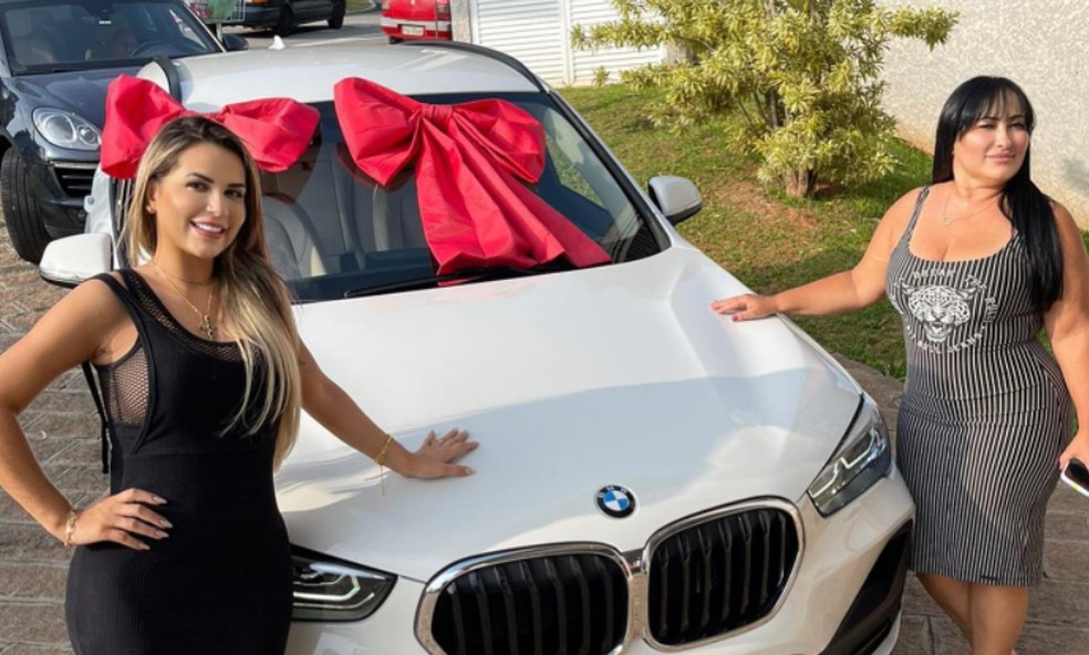 Influenciadora Deolane Bezerra e a mãe, Solange Bezerra, em foto de arquivo — Foto: Reprodução