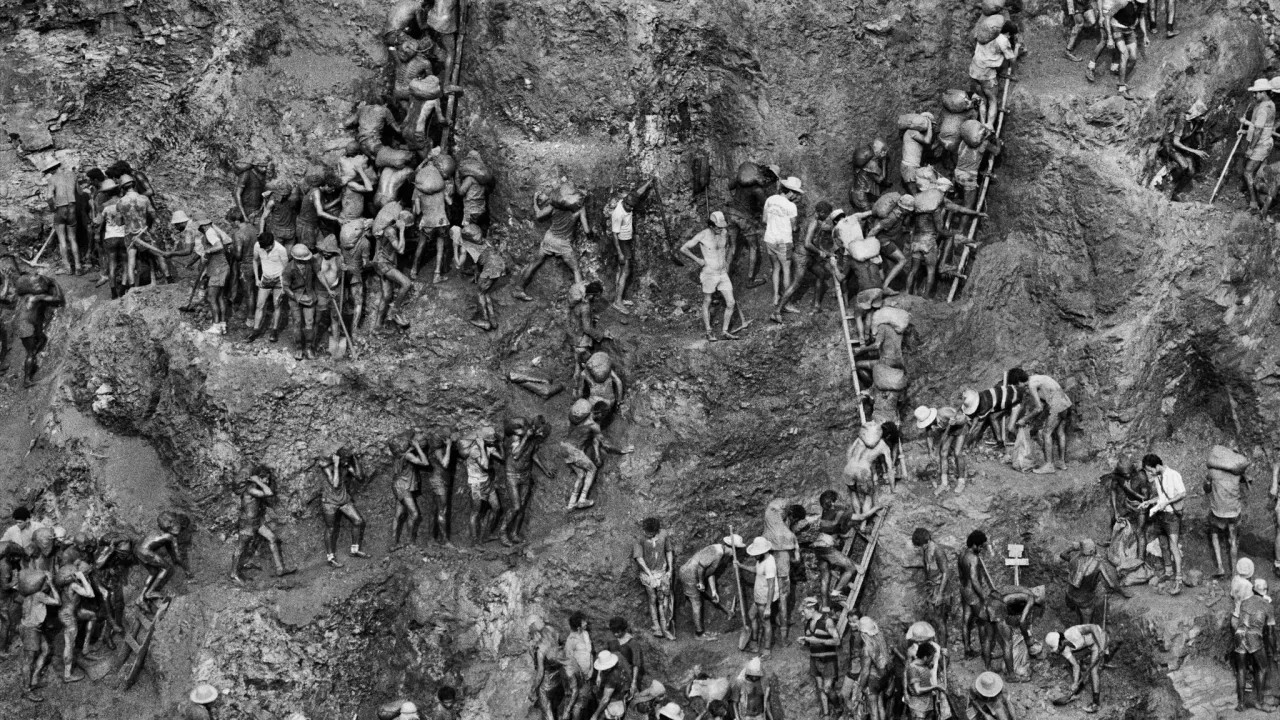 Serra Pelada: a história da fotografia mais famosa de Sebastião Salgado 
