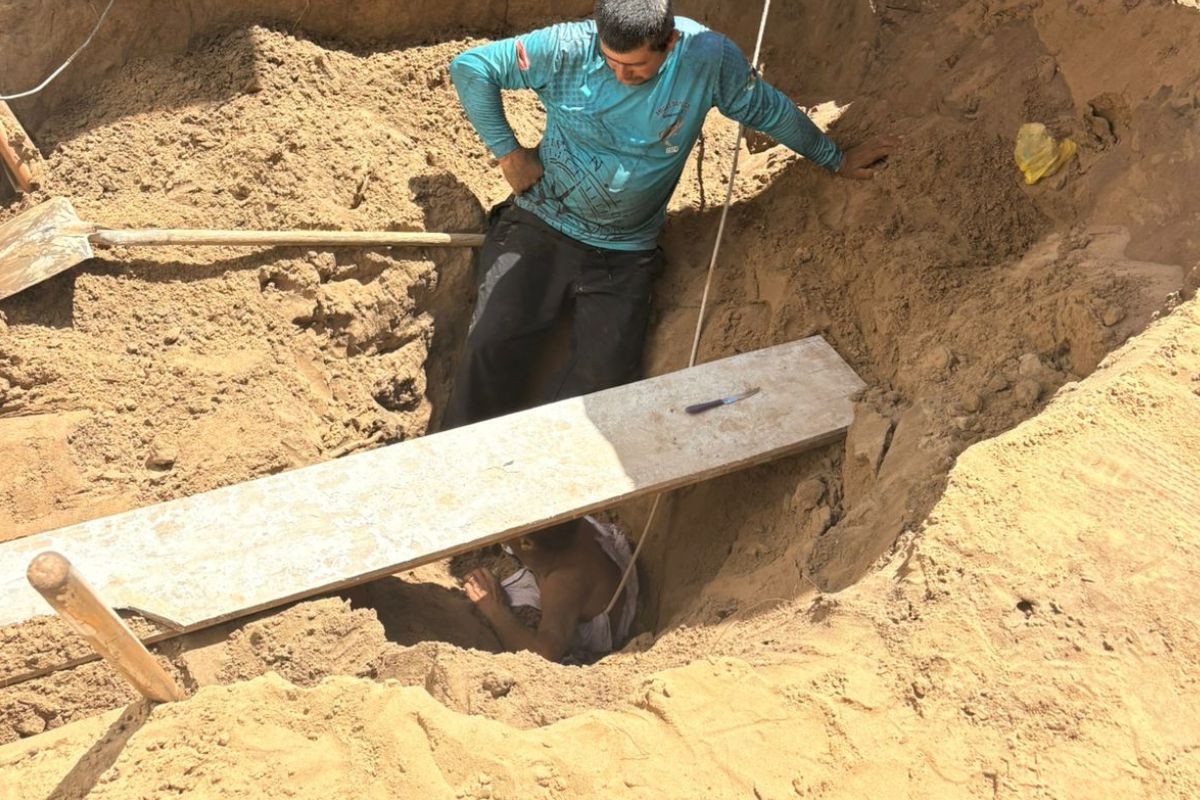 Homem fica soterrado em fossa e é salvo por colegas de trabalho durante obra em MS