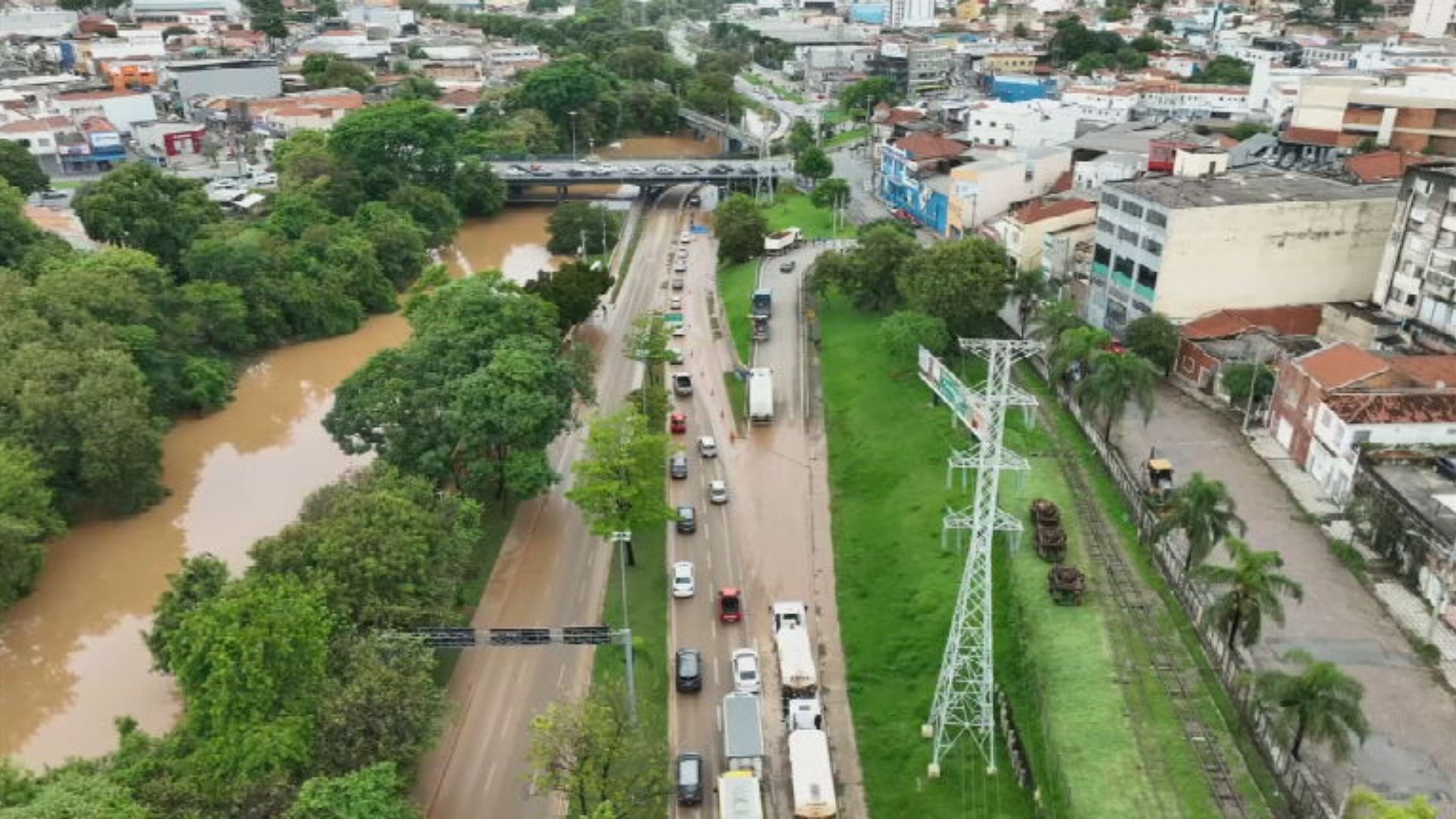 Especialistas apontam quais obras são necessárias para a contenção de enchentes na marginal do rio Sorocaba