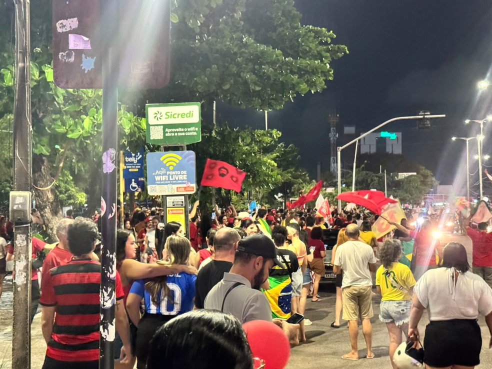 Comemorações pró-reeleição de Lula (PT) na Praça da Paz, em João Pessoa, neste domingo (25) — Foto: Gabi Lins/g1