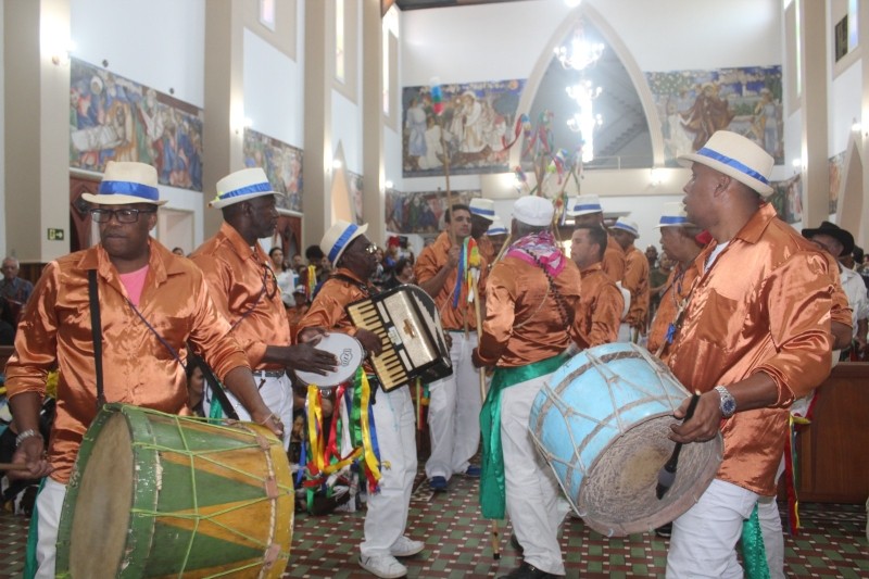 Tradicional Missa Conga celebrará aniversário de Divinópolis com Maurício Tizumba