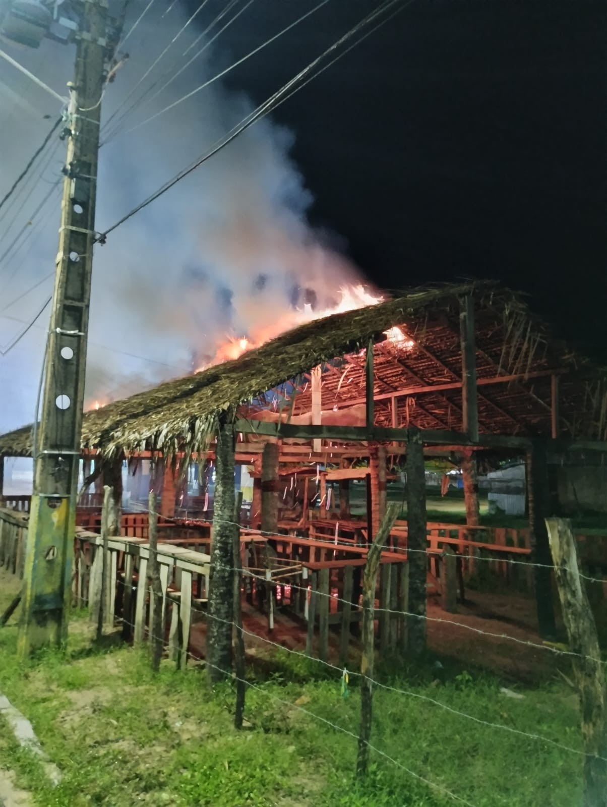 Incêndio destrói feira de artesanato da Barra de Santo Antônio, AL