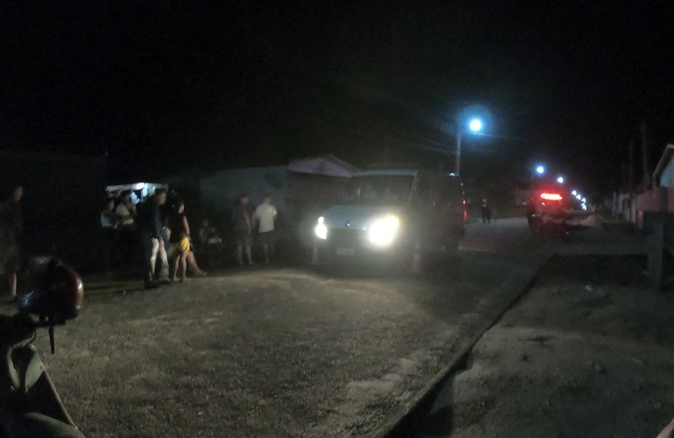 Em Monte Negro, RO, mulher foi morta a tiros dentro de casa no domingo (12) — Foto: Reprodução/Rondônia 24h
