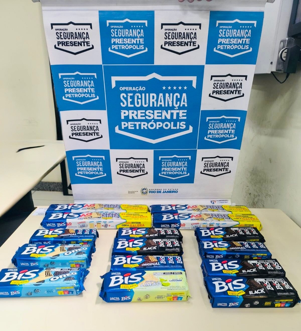 Homem é preso após furtar 15 barras de chocolate no Centro de Petrópolis