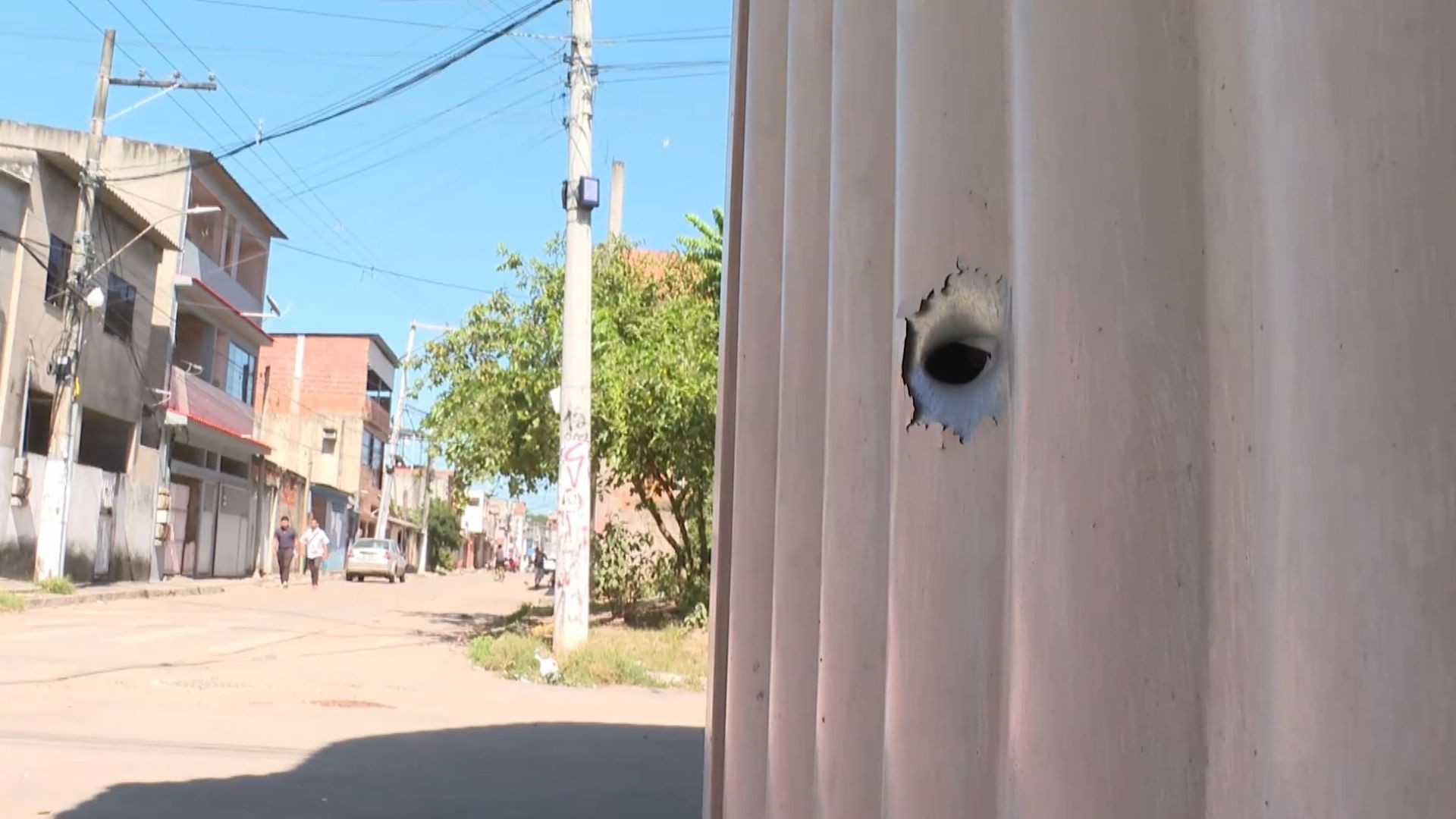 Adolescente é morto com tiros na cabeça a caminho de lanchonete com a namorada em Vila Velha