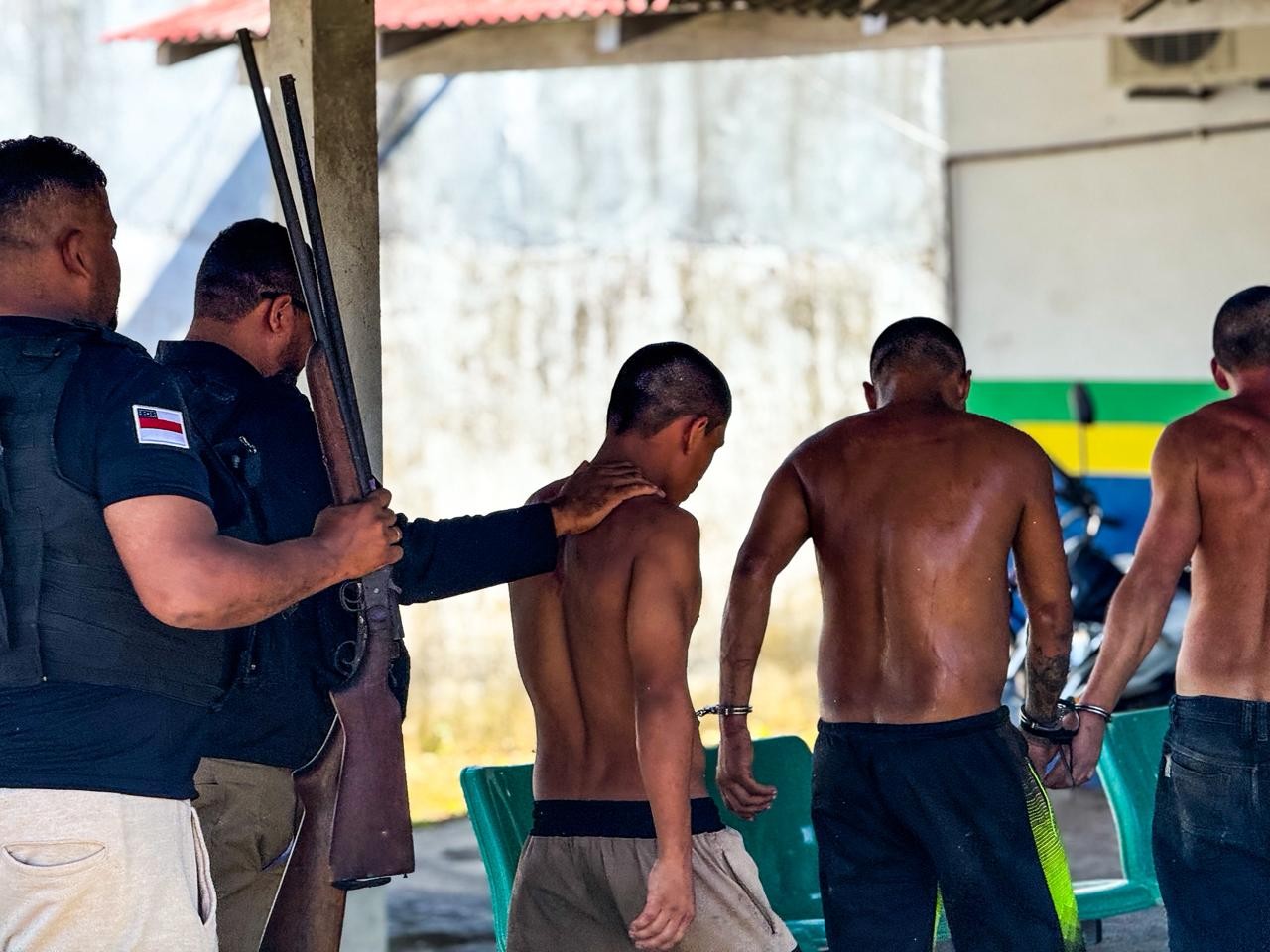 Sobe número de detentos recapturados após fuga em massa de presídio no Amazonas