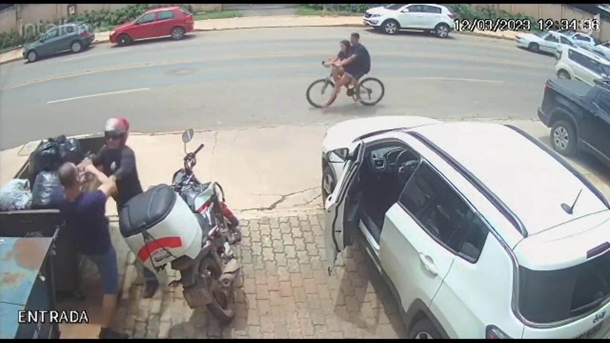 Veja o vídeo: Homem em Colniza utiliza trator e picareta em confronto com a  Polícia Militar – CircuitoMT