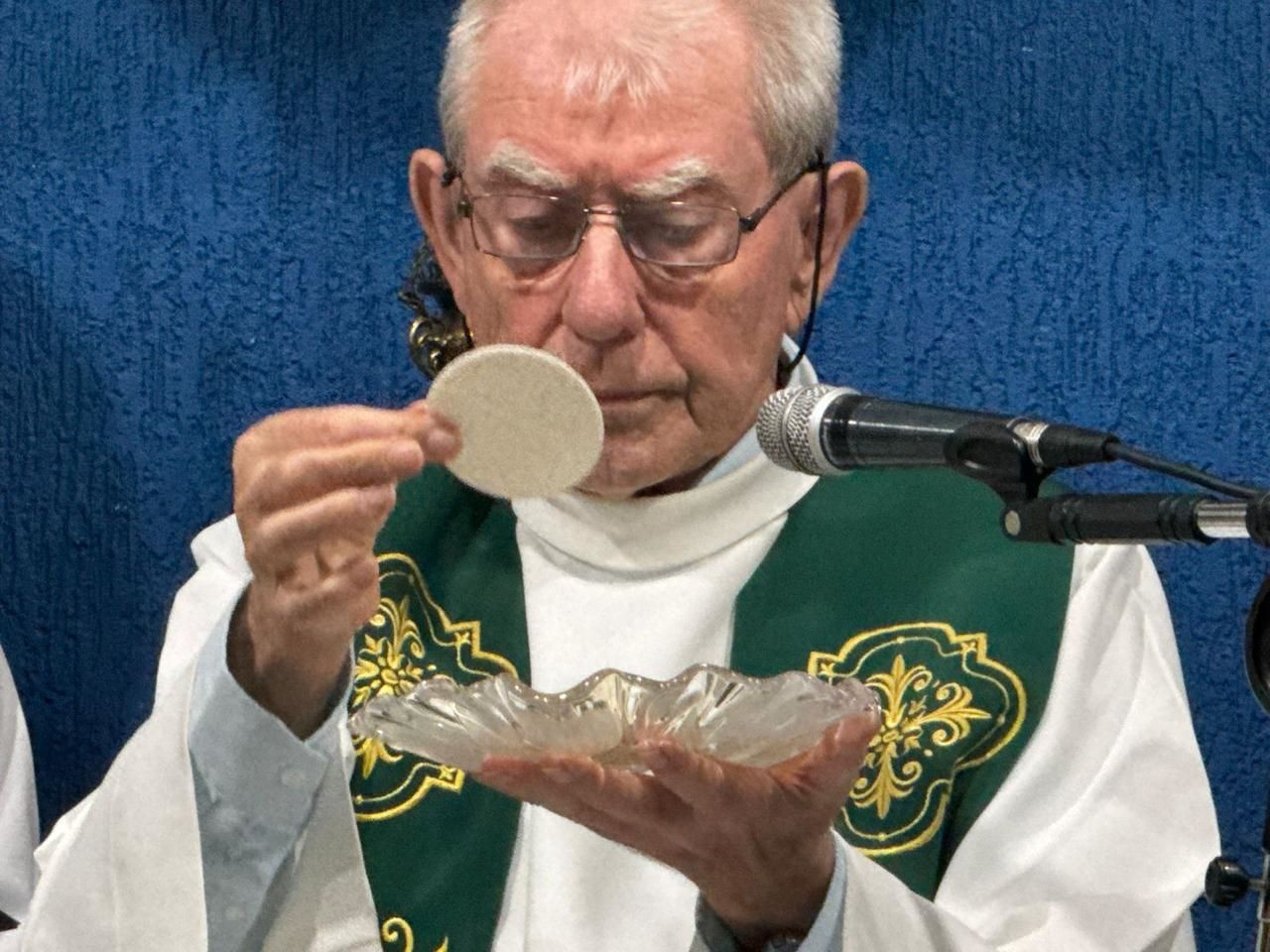 Quem é o Padre Giovanni, sacerdote que move a fé e a caridade em Itaúna 