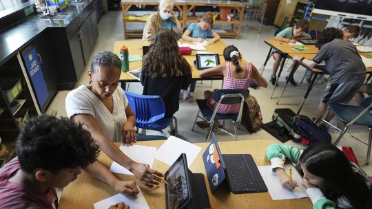 Como professores dos EUA estão usando o ChatGPT e outras ferramentas de IA para planejar aulas e corrigir provas - Pesquisa revela que 6 em cada 10 professores dos Estados Unidos que trabalham em escolas públicas de ensino fundamental e médio usaram ferramentas de IA em seu trabalho durante o último ano letivo