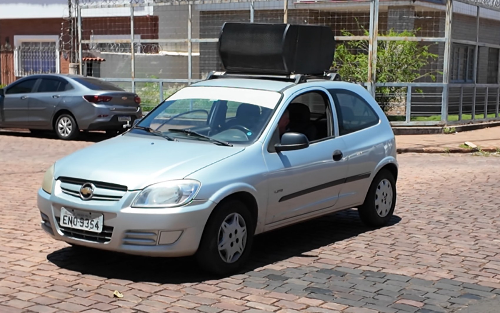 Empresas recorrem a carros de som com anúncios de vagas para contratar em Ribeirão Preto, SP