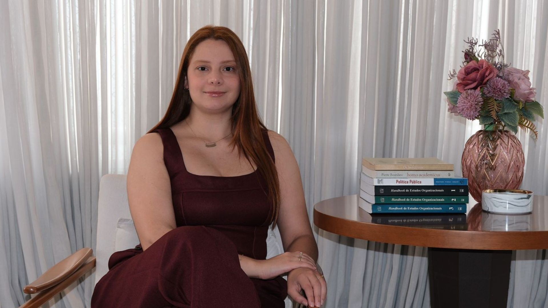 Doutora antes dos 25 anos, estudante passa em concurso mas é impedida de assumir: 'Só quero exercer meu direito de trabalhar'