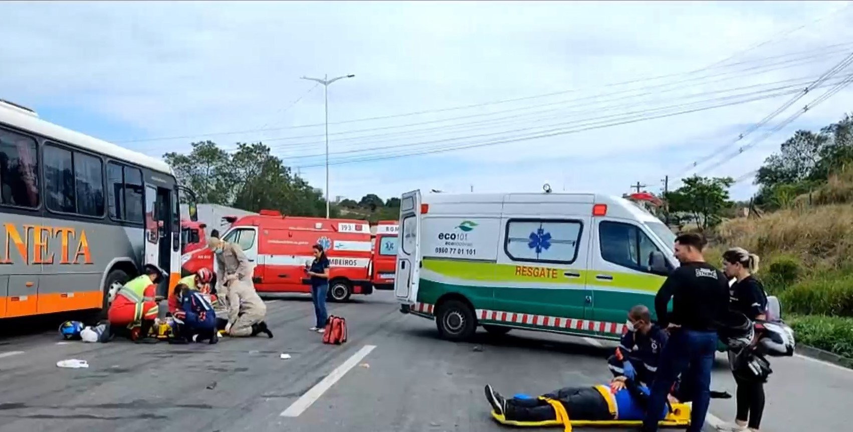 Acidente com motos e ônibus deixa 4 feridos na Rodovia do Contorno, no ES