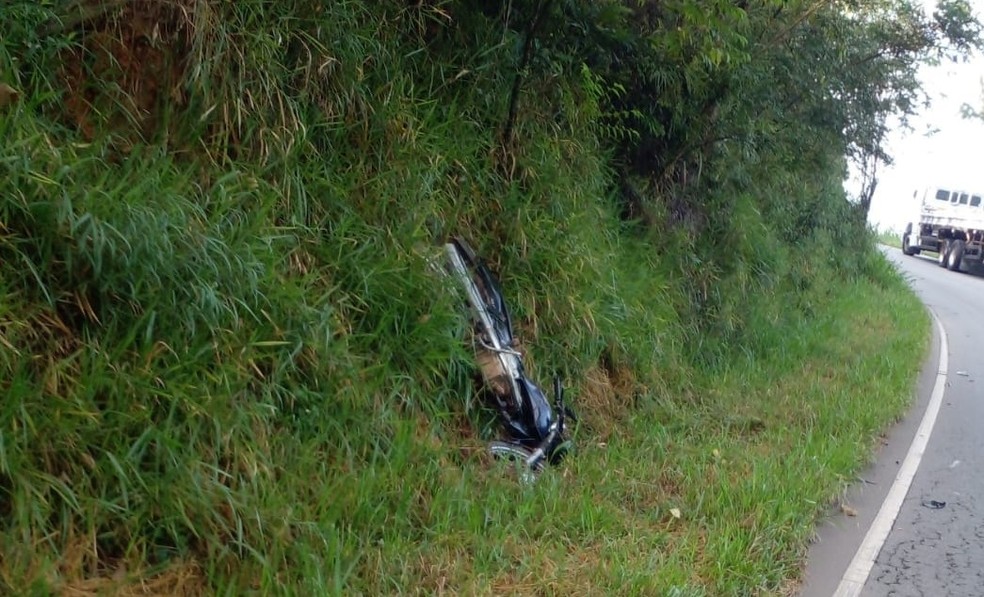 Homem de 34 anos morre após batida entre moto e caminhão na BR-158 — Foto: Divulgação/O Popular