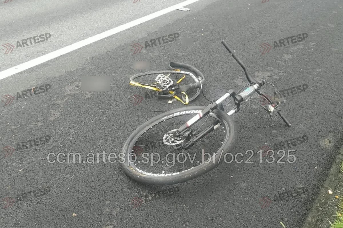 Ciclista morre após ser atingido por caminhão na Carvalho Pinto, em Caçapava