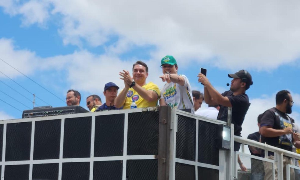 Flávio Bolsonaro visitou a Bahia nesta quinta-feira — Foto: Reprodução/TV Sudoeste