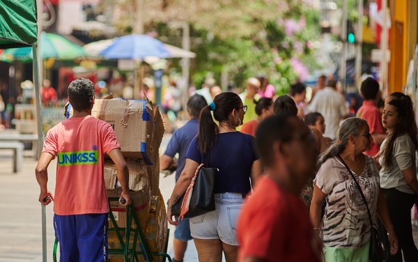 Funcionamento do comércio de Natal será alterado na sexta-feira (3) por causa do feriado — Foto: Érico Andrade/g1