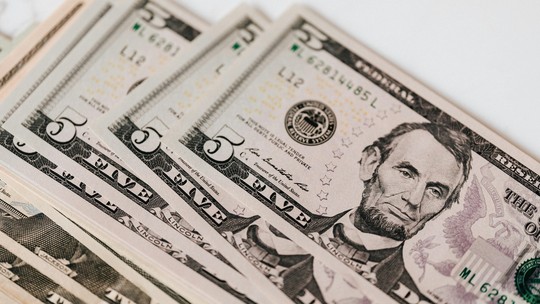 Dólar fecha a R$ 5,19 na véspera de decisão sobre juros nos EUA - Foto: (Karolina Grabowska/Pexels)