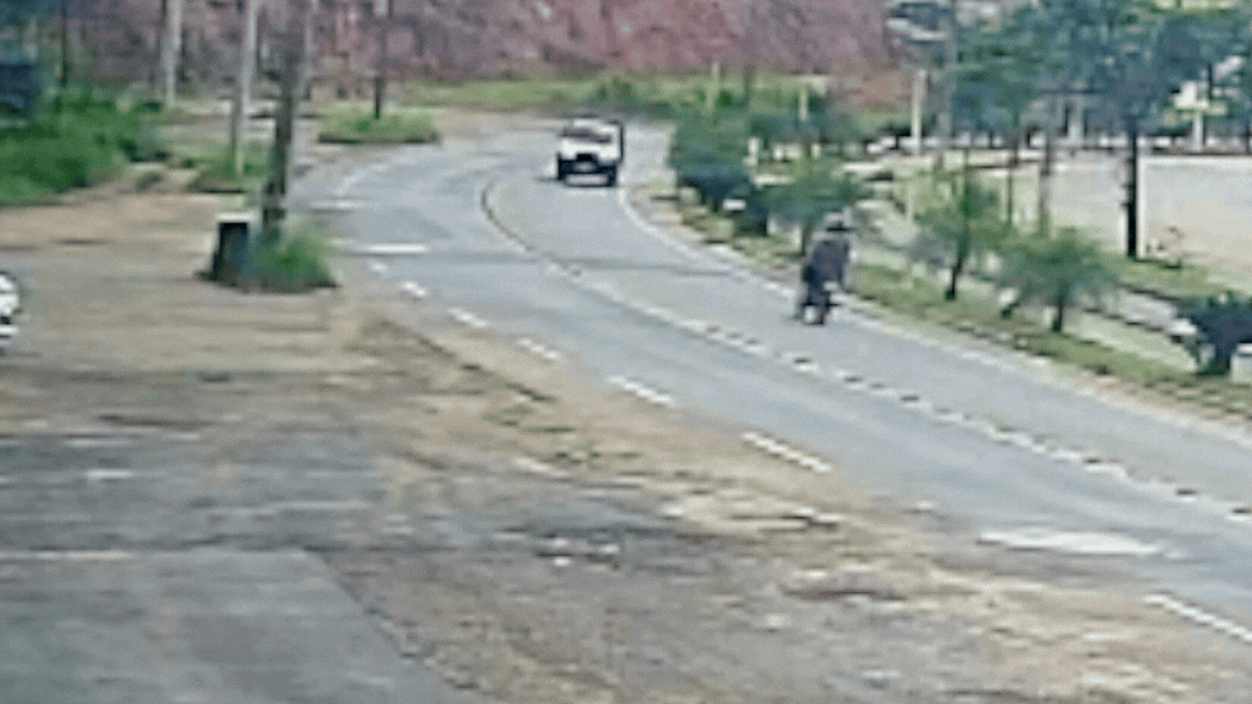 VÍDEO: motociclista morre após caminhonete invadir contramão em rodovia do ES