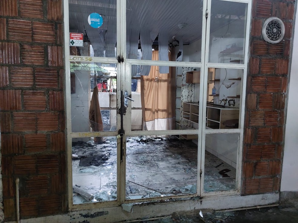 Incêndio na Feira do Santo Antônio, em Manaus. — Foto: Naine Carvalho/Rede Amazônica