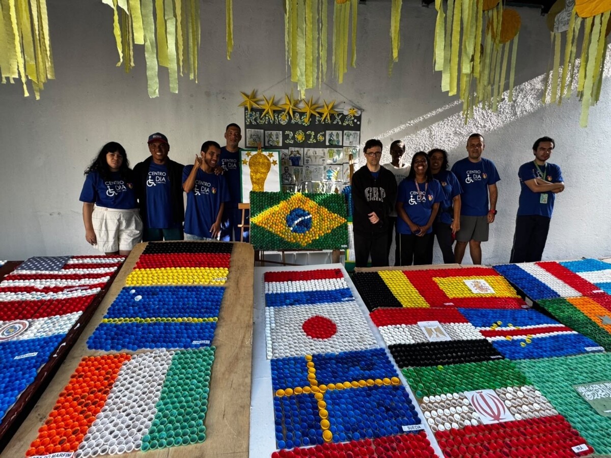 Projeto social em Cabo Frio transforma tampinhas em bandeiras dos 48 países da Copa