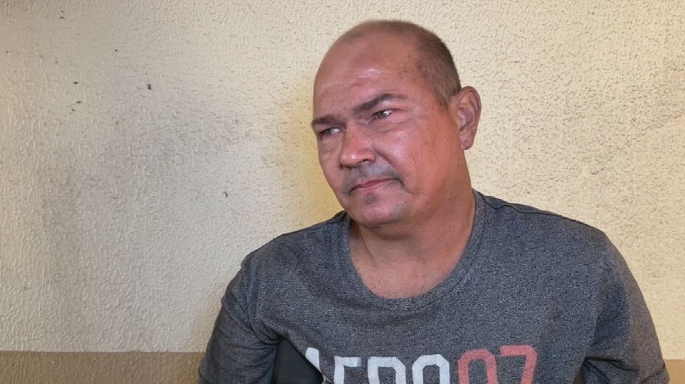 Eduardo de Lima de 41 anos que é morador de Rio Preto (SP) e teve a casa incendiada após a explosão de uma televisão — Foto: TV TEM/Reprodução