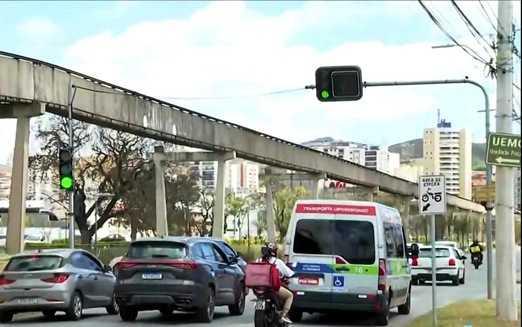 Mudanças no trânsito: semáforos ganham mais tempo de sinal verde em Poços de Caldas; entenda