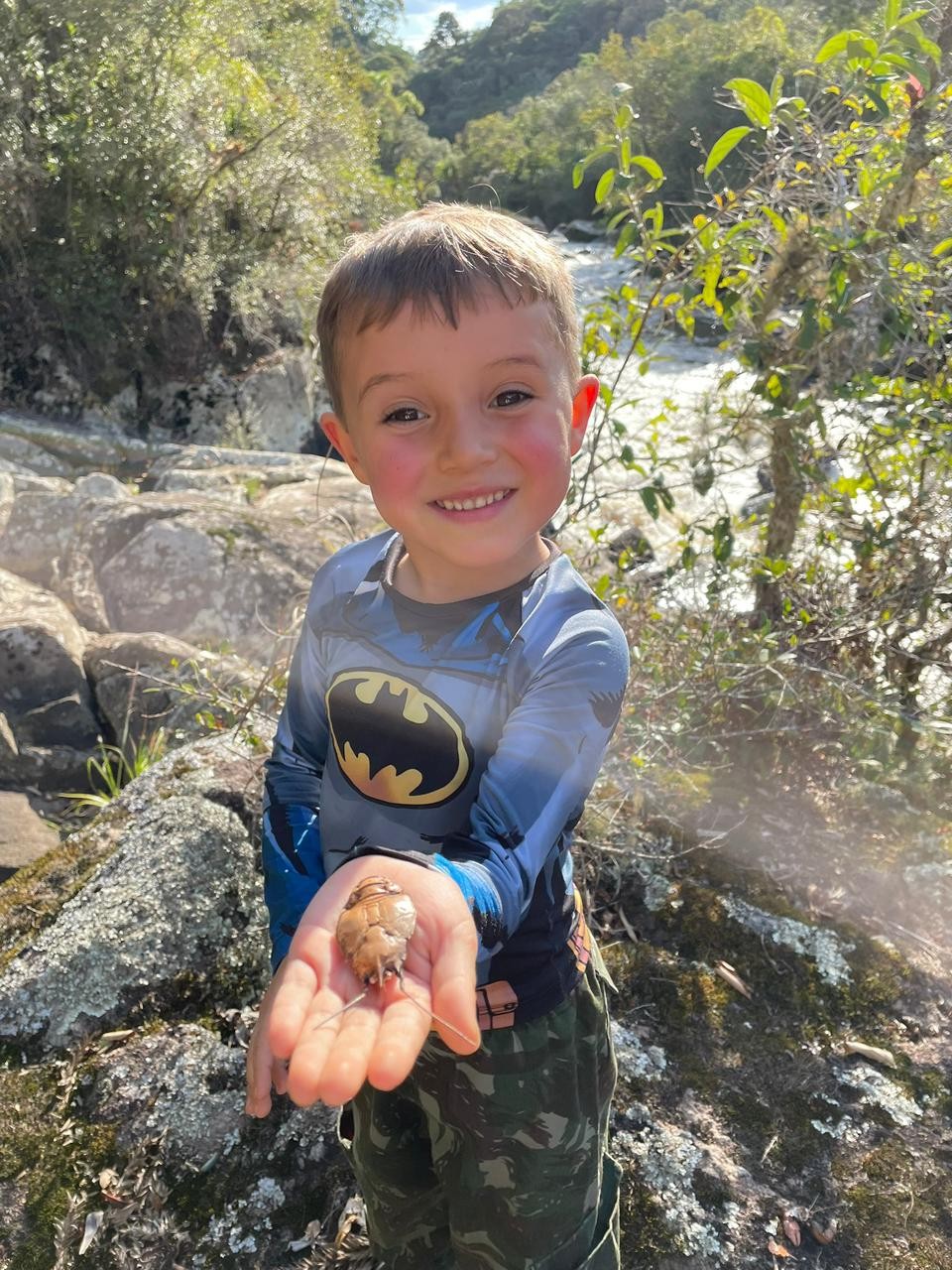 'Pequeno biólogo': aos 5 anos, menino encanta com vídeos sobre animais e natureza