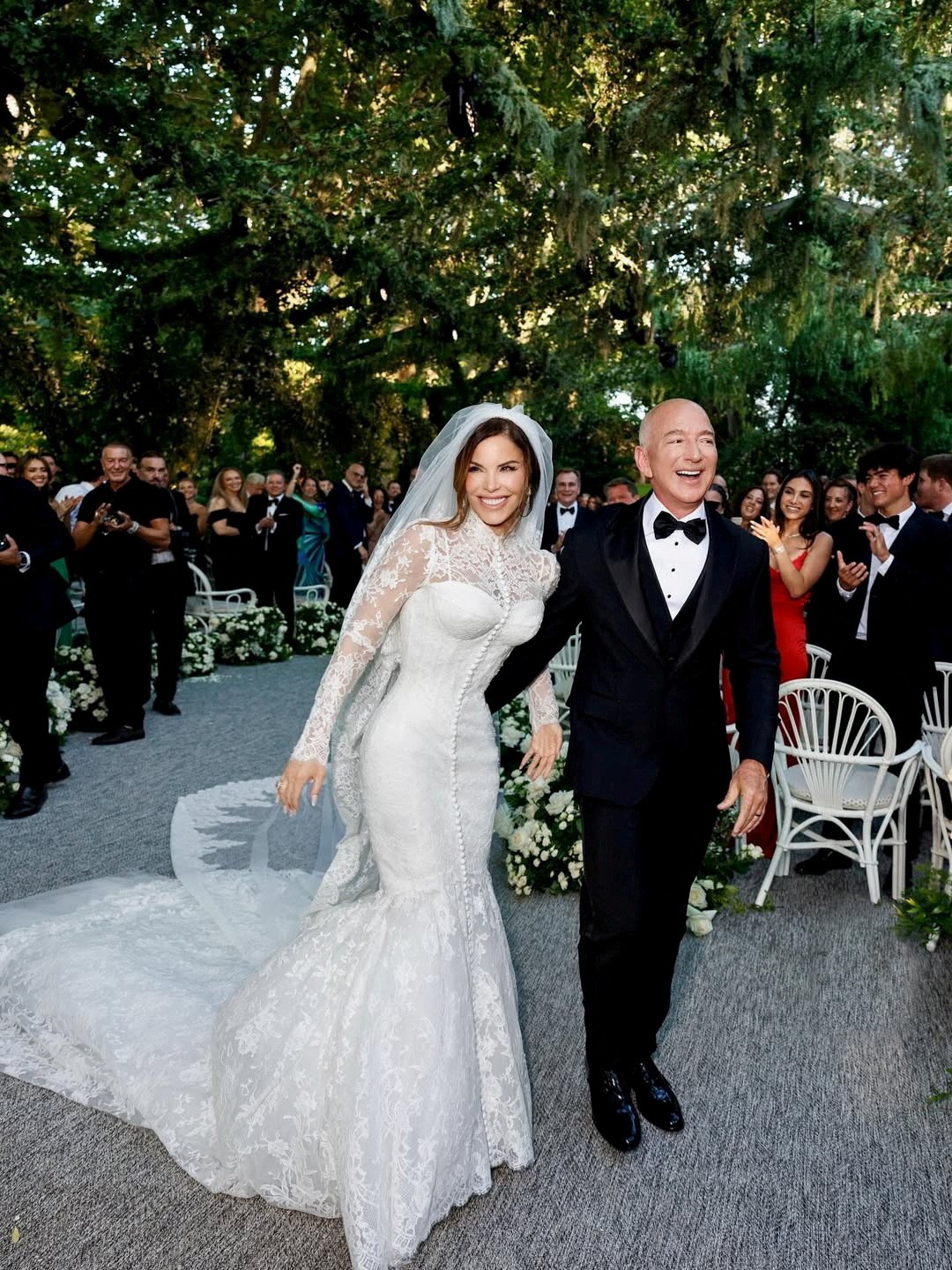 Bezos divulga foto de seu casamento milionário em Veneza