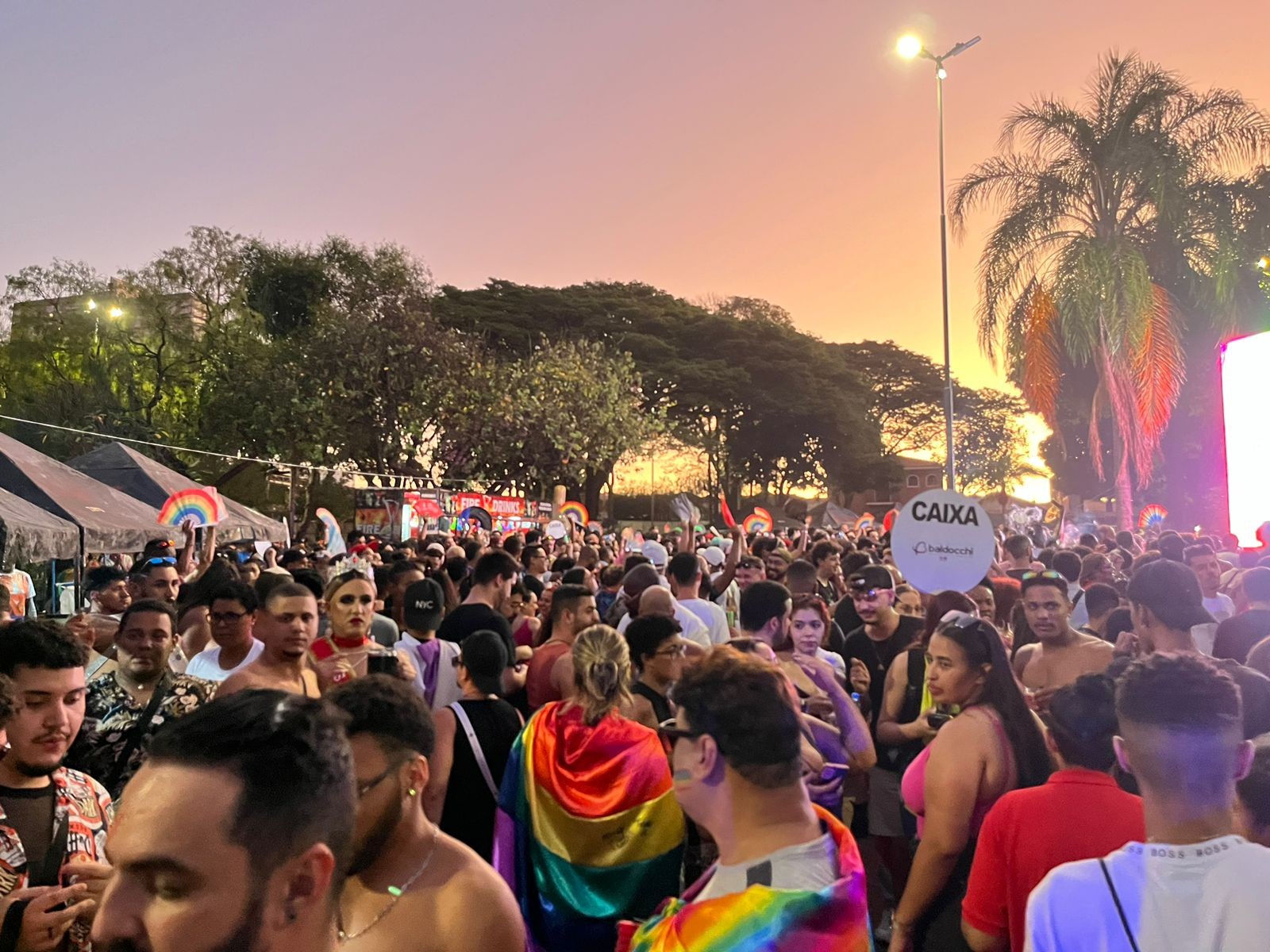 Com 25 mil pessoas, 20ª Parada LGBT+ de Ribeirão Preto reúne DJs, drags e cantores; veja fotos